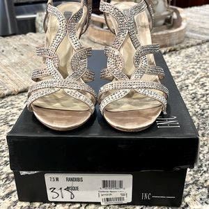 Women’s 7 1/2 ink dress shoes